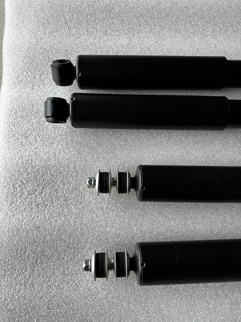 新車外し完全未使用　現行型200系ハイエース純正ショックアブソーバ1台分