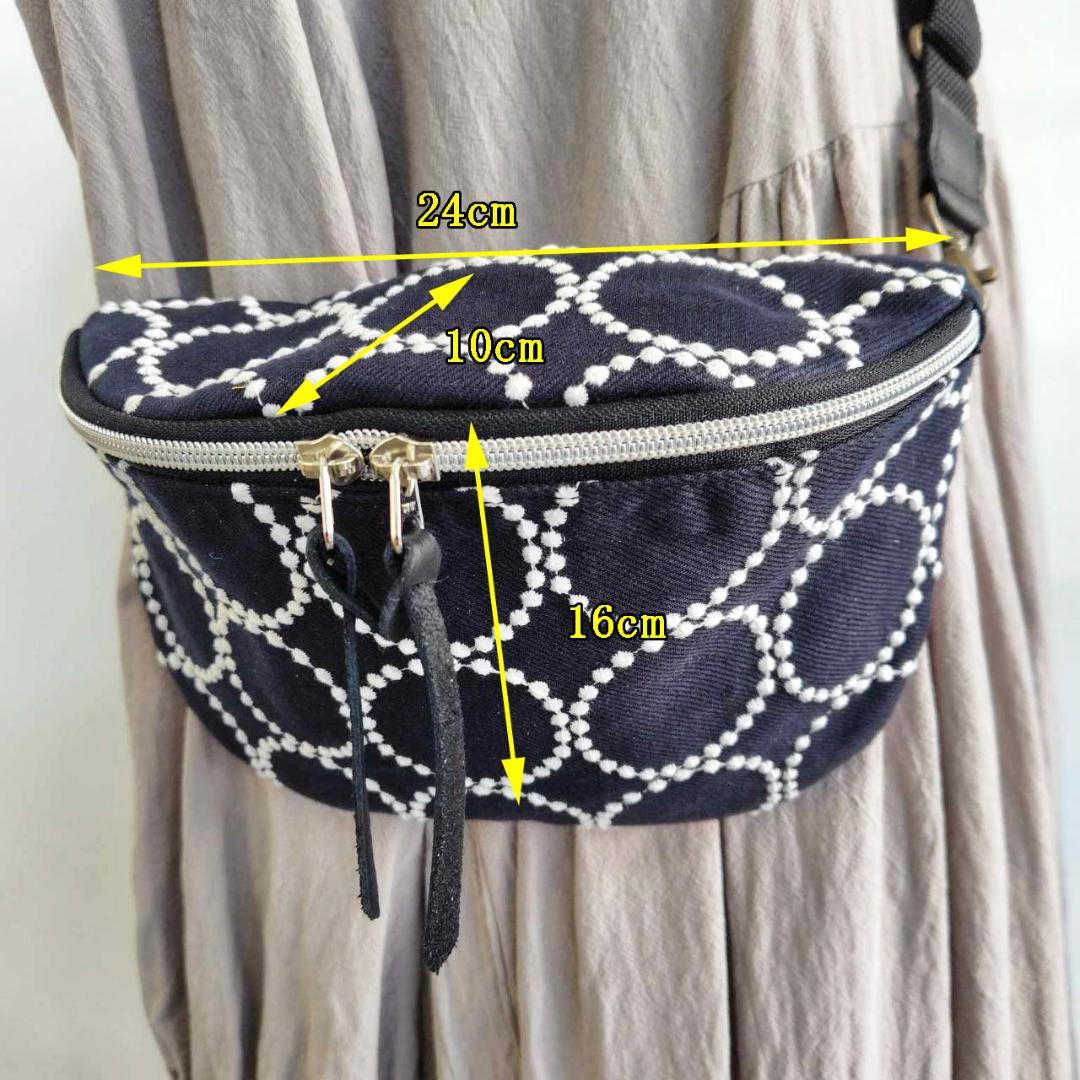 ミナペルホネン/tambourine タンバリンネイビー×白/ボディーバッグ黒