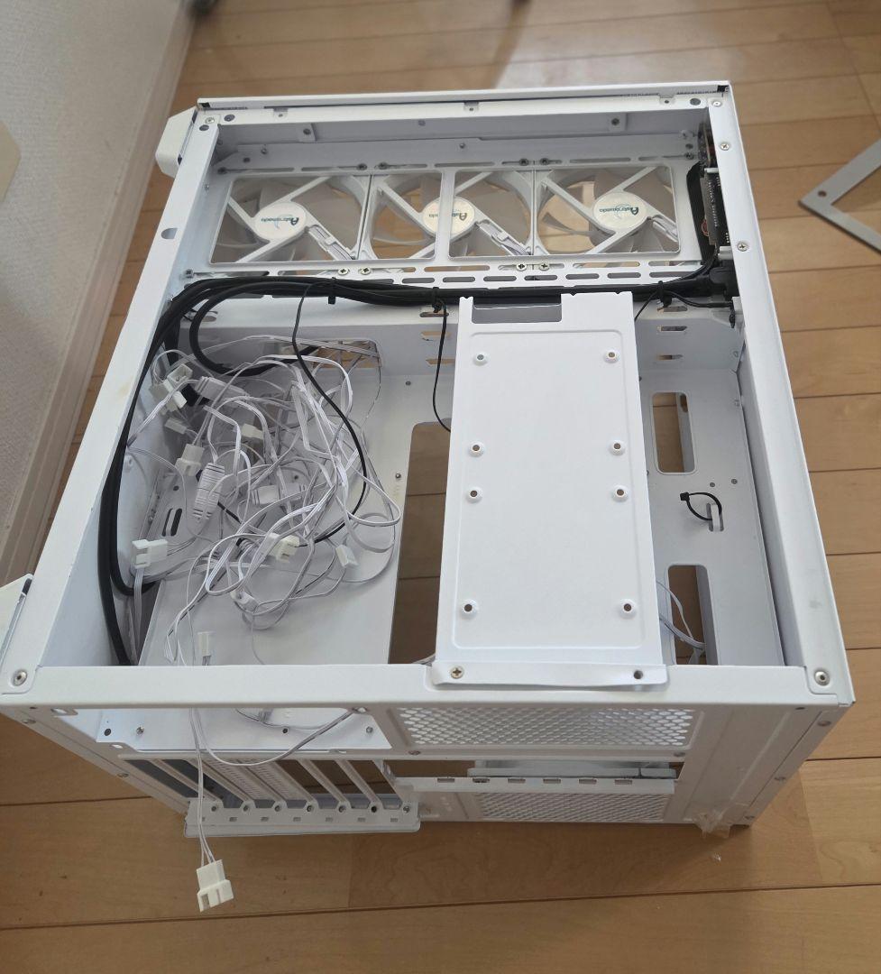 ピラーレス　デュアルチャンバー ホワイト PCケース ATX対応 7基ファン搭載