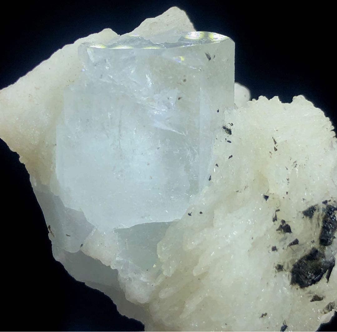 ブルーアクアマリンクリスタルとアルバイト