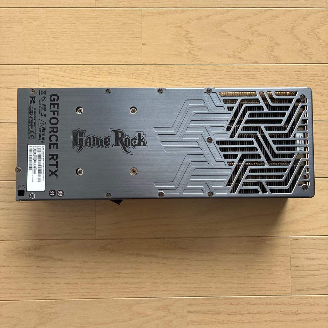 palit RTX 4090 ヒートシンク　3連ファン　バックプレート