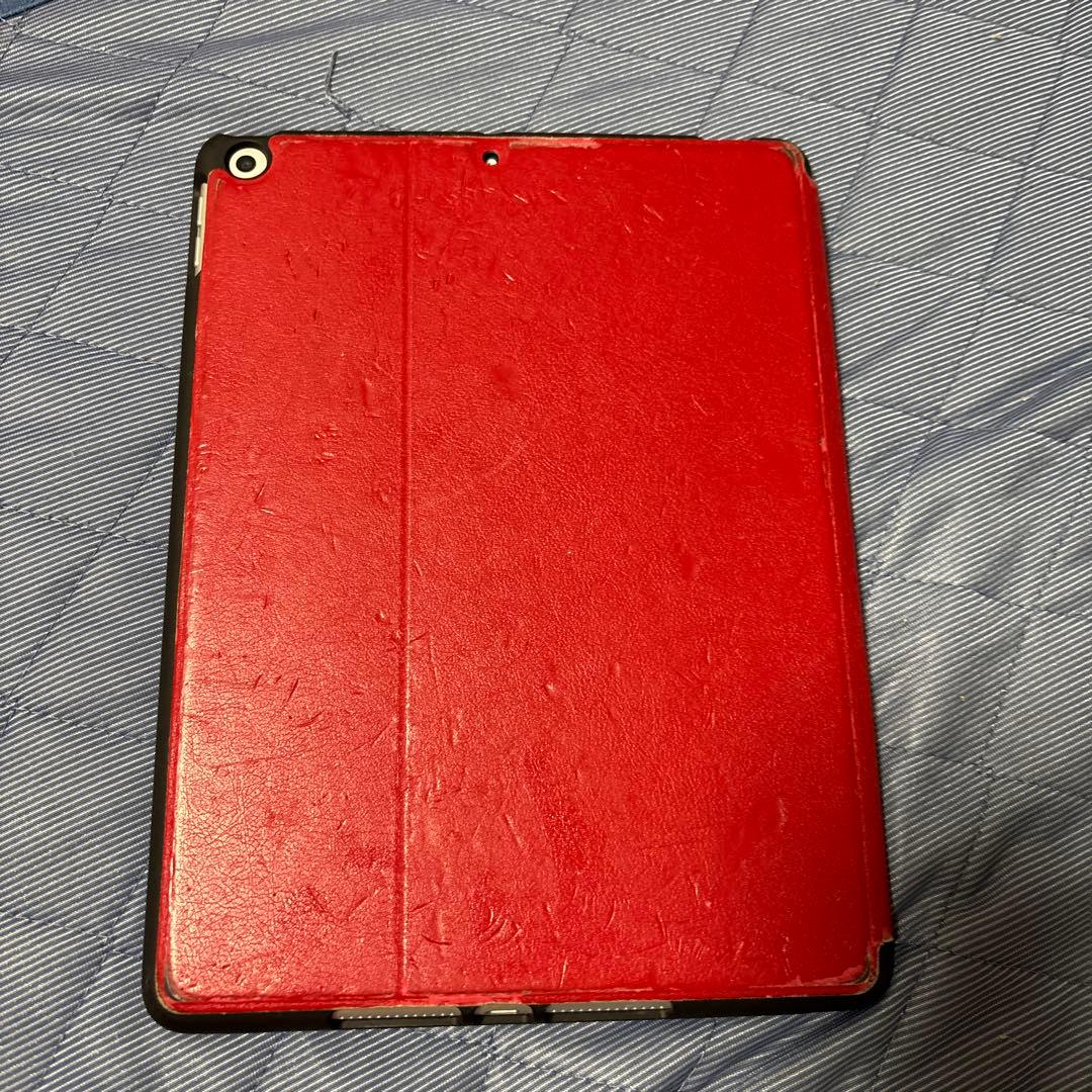 iPad (第6世代) 赤色ケース付き