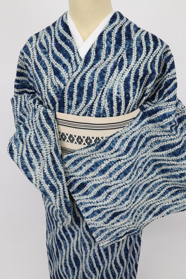 《しぼり◆浴衣■折縫い絞り◆ゆるやか流線模様■濃紺◆木綿夏着物◆US7-14》