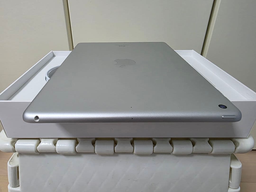 iPad 第7世代 シルバー 32GB Wi-Fiモデル MW752J/A
