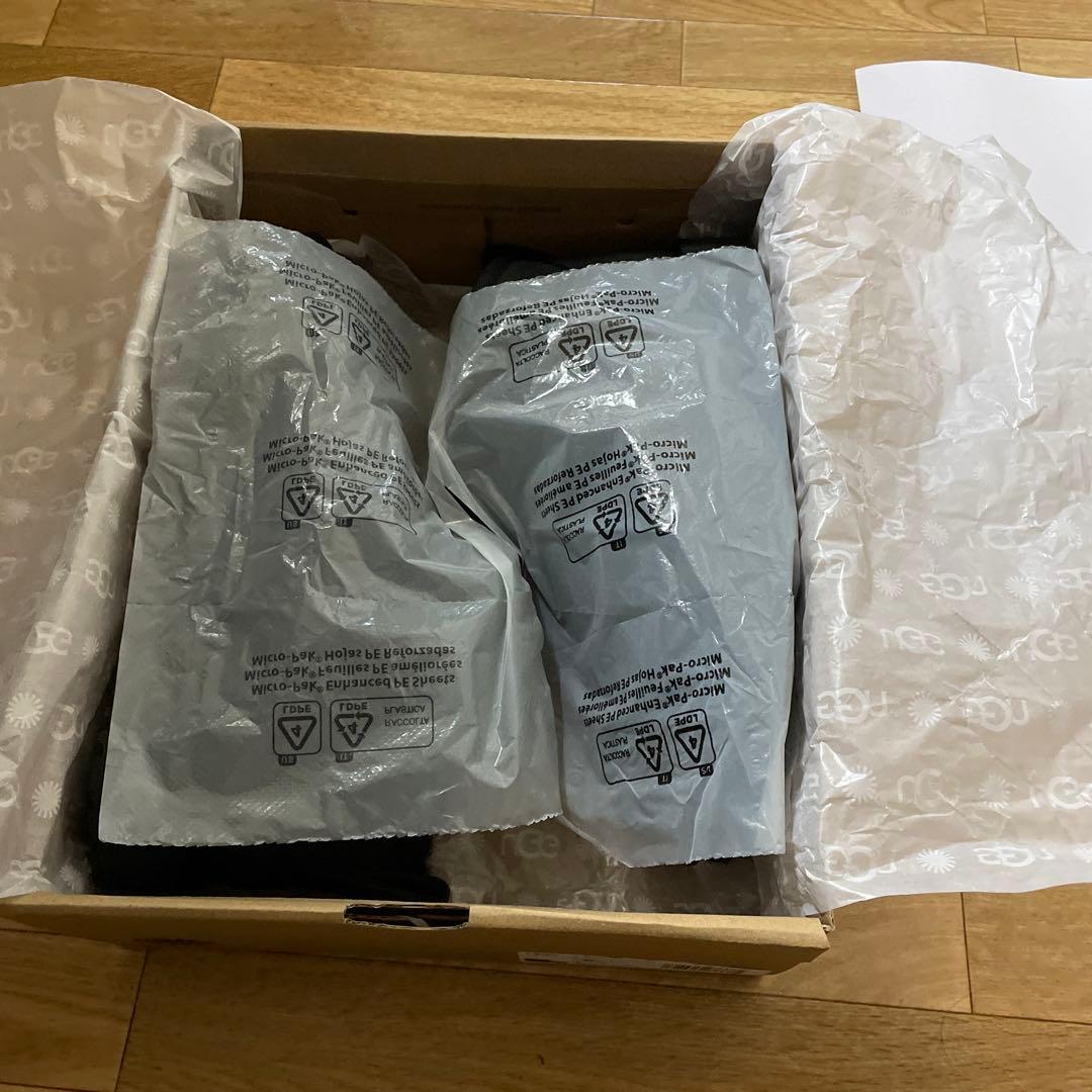 新作　完売品UGG クラッシックウルトラミニレザー　ブラック23 ロンハーマン