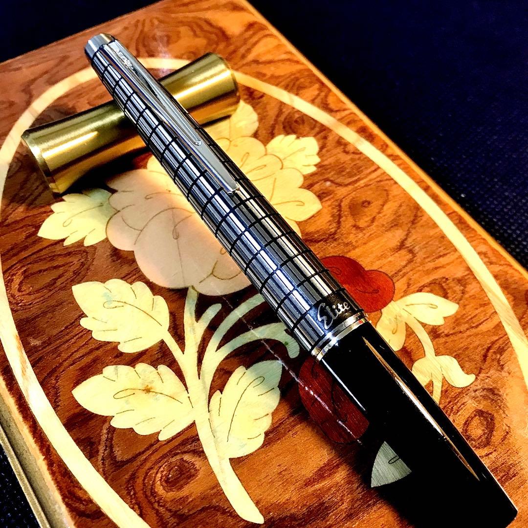 ☆最極上美品☆素晴らしいパイロットエリート万年筆格子柄（Ｆ)18K☆希少品