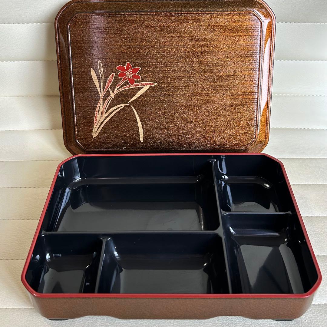 漆器　幕の内弁当箱　弁当箱　松花堂弁当　蓋付き仕切り付き皿　長角鉢　金彩