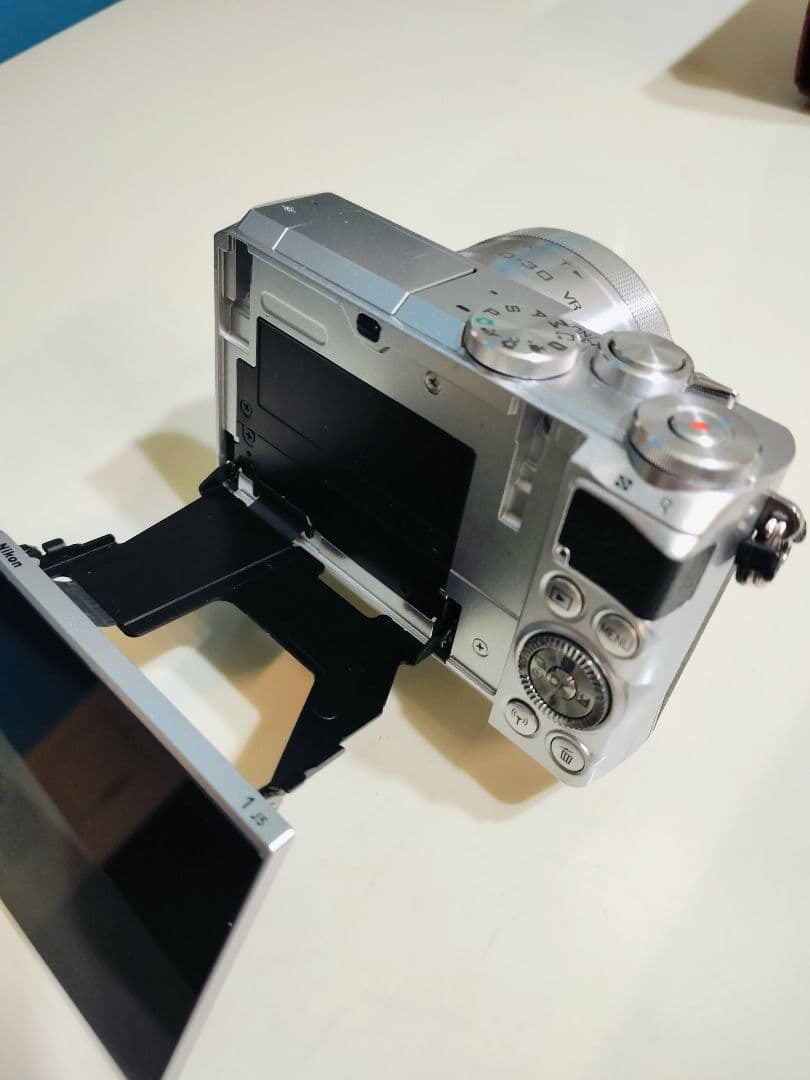 Nikon ミラーレス一眼 Nikon1 J5 ダブルレンズ 新品バッテリー付き