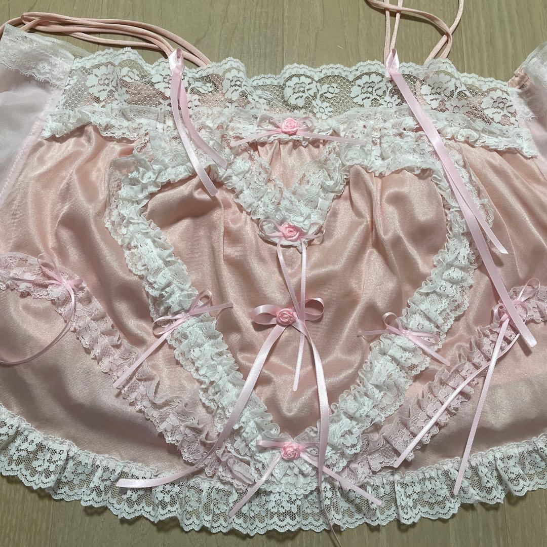 グニフニ♡ハートの国のバラモチーフレースキャミソール