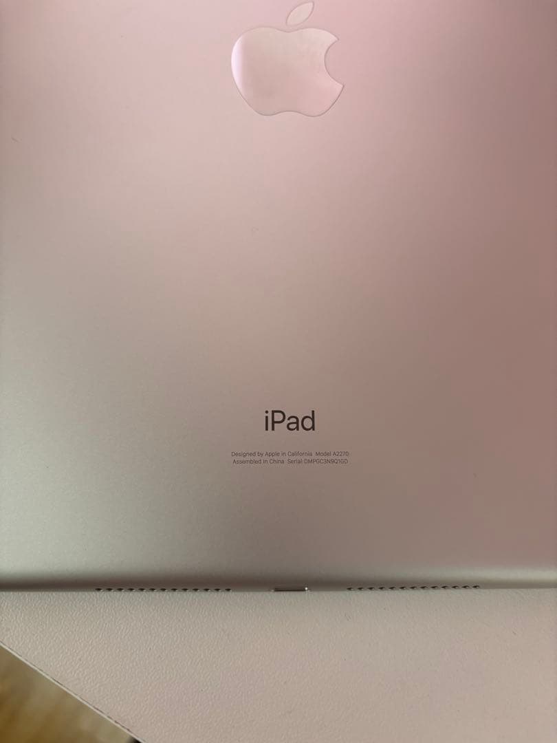 Apple iPad (第8世代) 32GB⭐︎Wi-Fiモデル⭐︎充電器付き