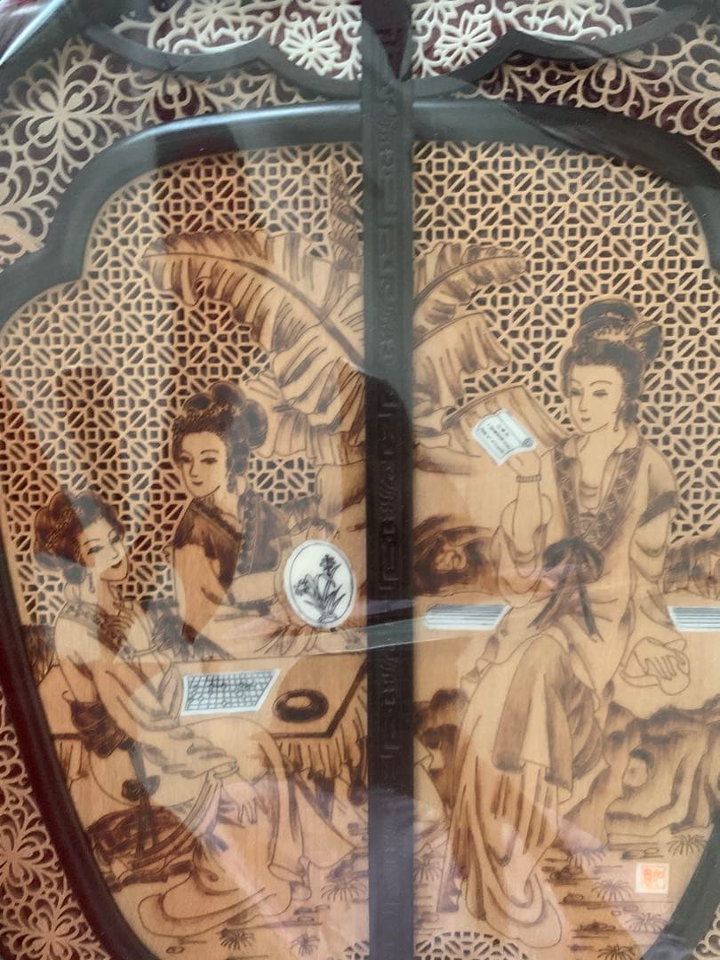 ア*ン様 新品！中国美術 唐木造 白檀透彫刻 翡翠 軍配型硯屏 団扇