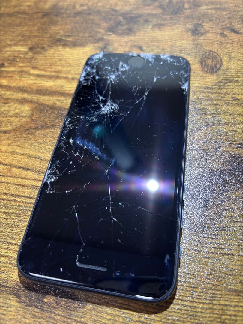 【ジャンク】iPhoneSE (第3世代) 64GB 液晶画面ヒビ割れ