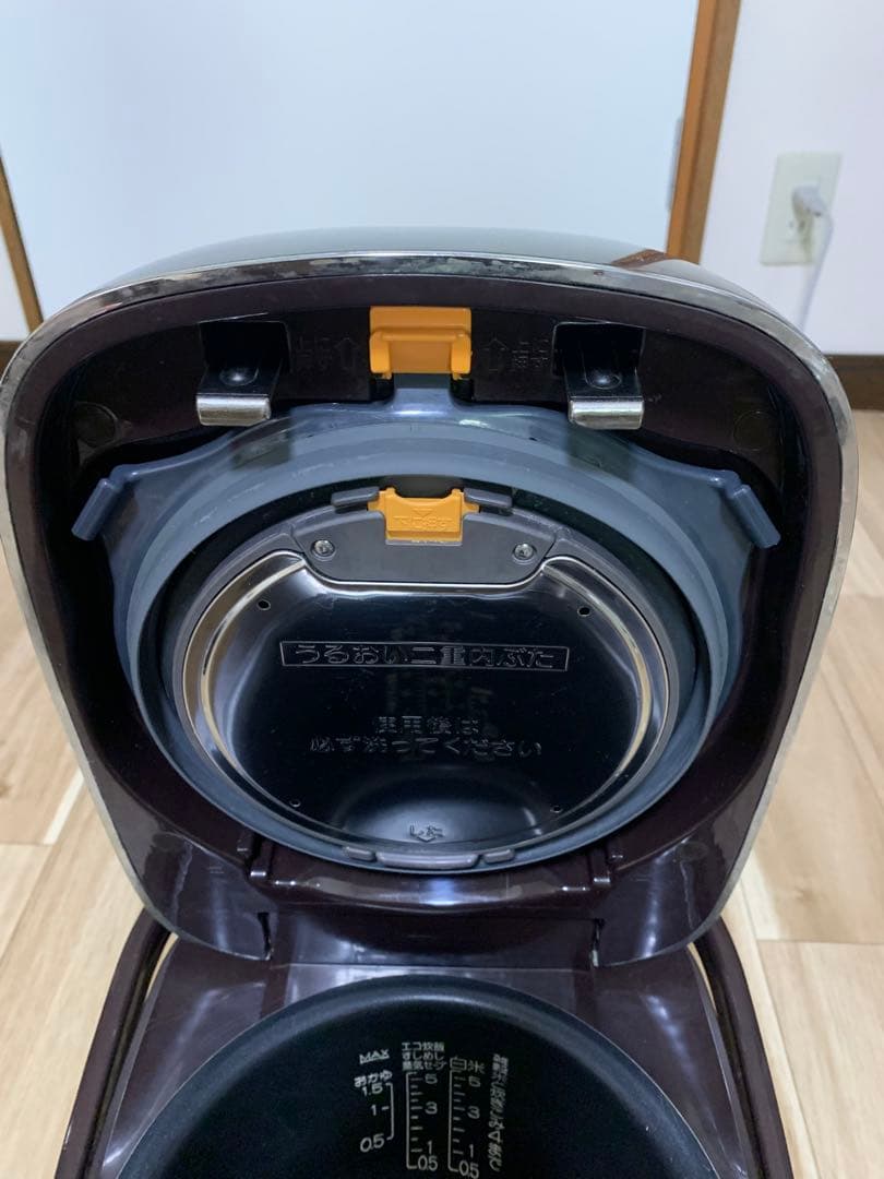 18年製　象印圧力炊飯器 NW-JB10 5.5合　ブラウン