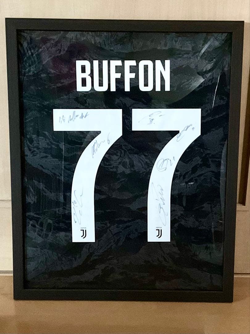 ユベントス直筆サイン入りユニフォーム ブッフォン、ロナウド、ディバラ他