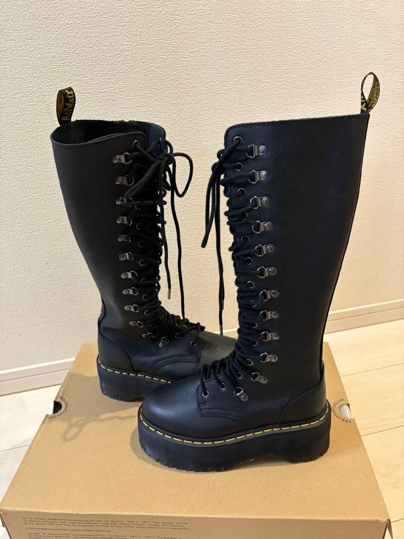 ⭐︎新品未使用⭐︎ドクターマーチンブラックロング編み上げブーツ厚底サイドジッパー付き