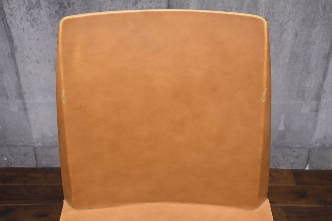 EEK122 イタリア製 ポルトローナフラウ ローラ ダイニングチェア レザー