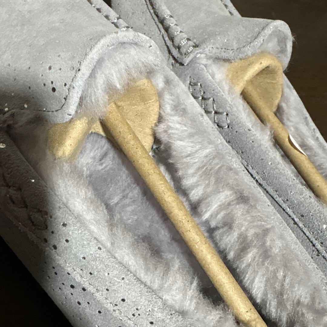 アグ　アンスレー　グレー　 スパンコール付き　内側もグレー　 新品未使用