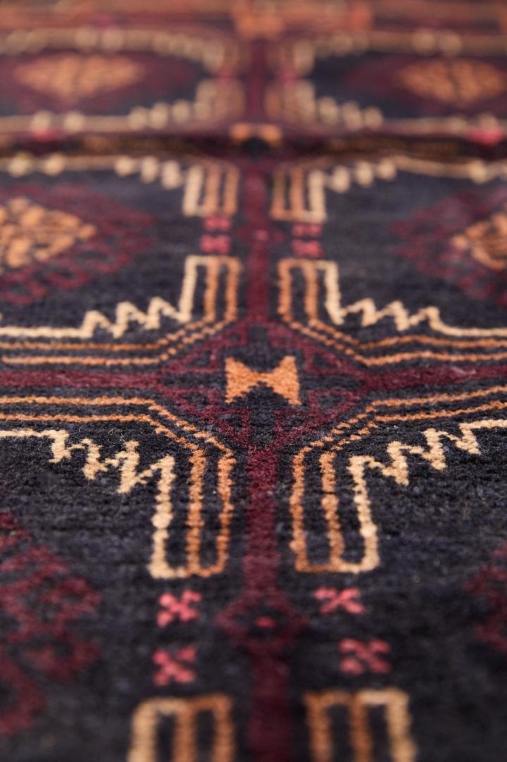 ヴィンテージラグ　トライバルラグ　バルーチ族（198×107cm）黒　紺　赤