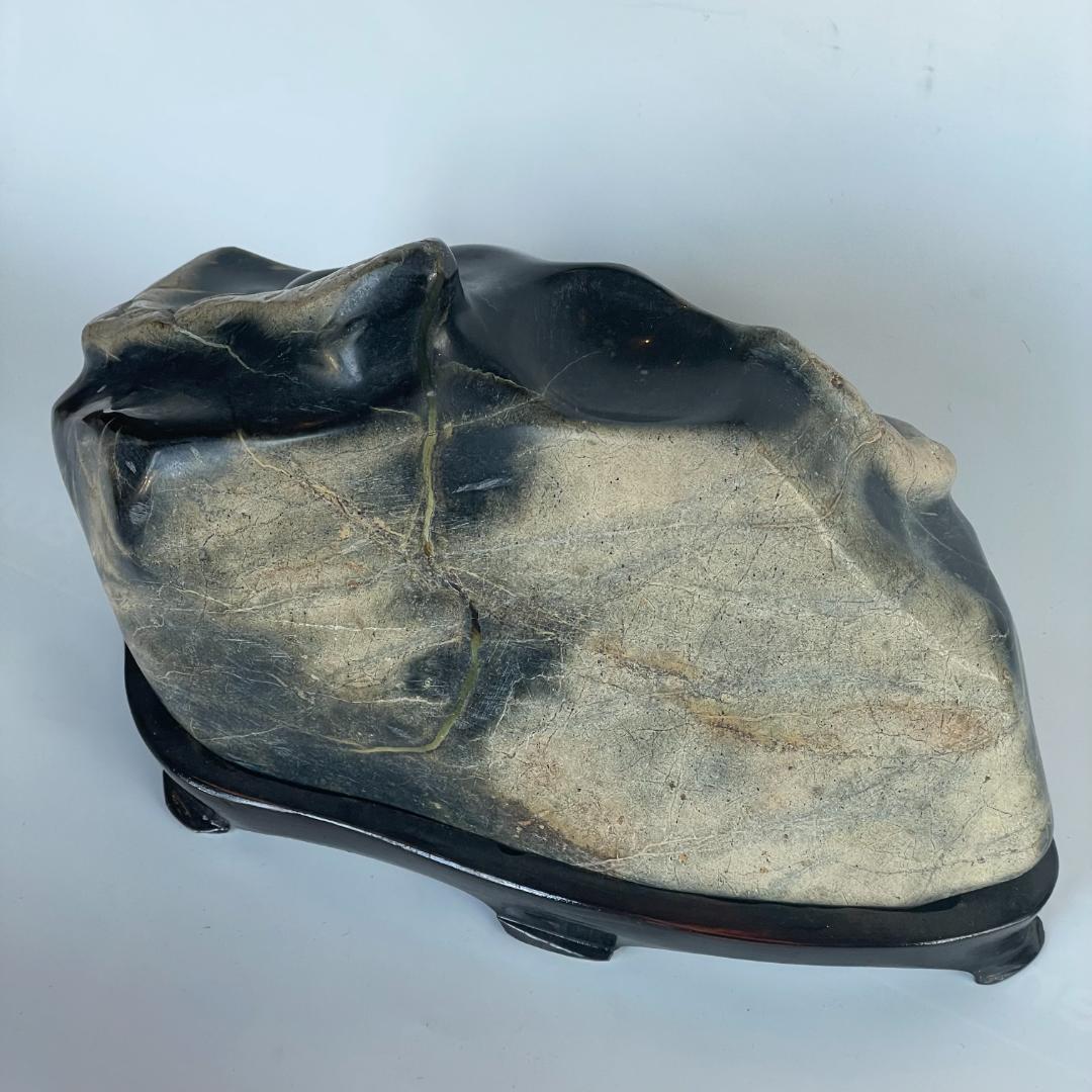 白蛇 蛇石 縁起物 弁財天 富 開運 天然石 パワーストーン 白滝権現 台座付