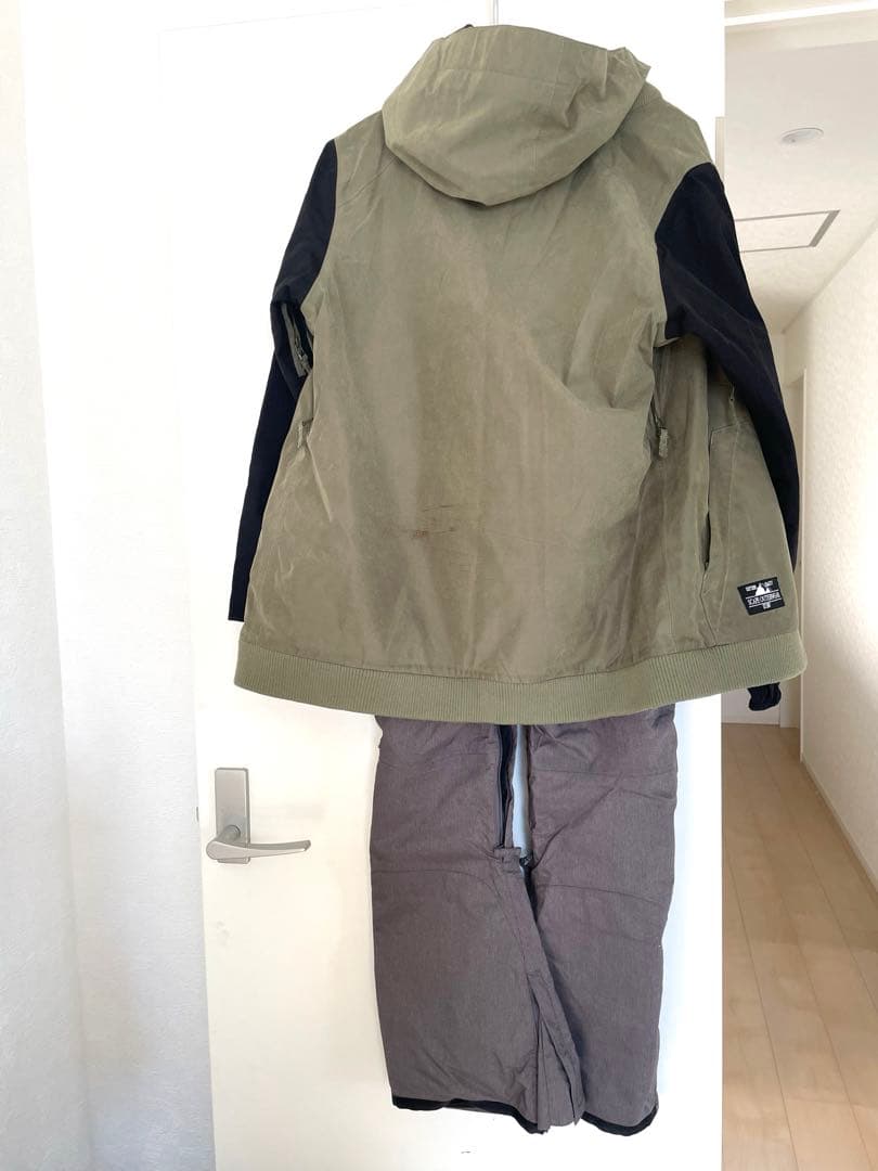 SCAPEスノーボードウェア