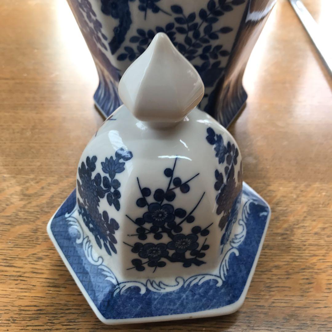 壺？蓋付き