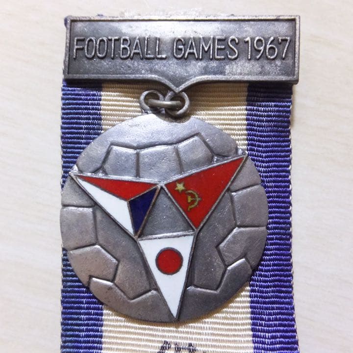 1967年 朝日国際サッカー大会 三国対抗 記念メダルバッジとチケット半券