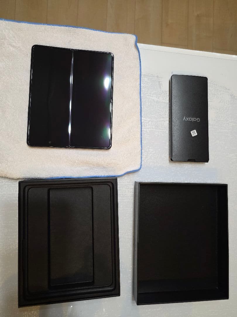 Galaxy Z Fold3 5G docomo 本体と付属品
