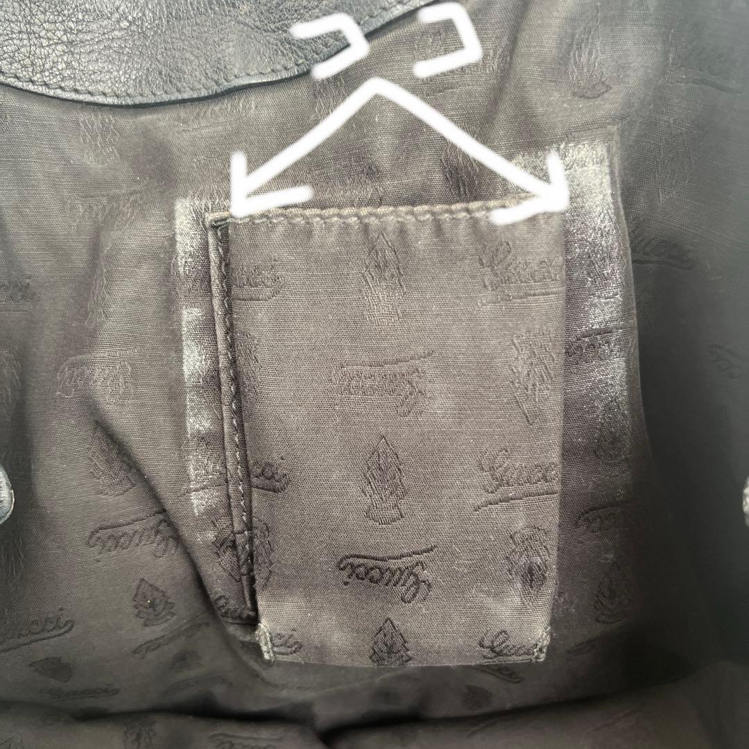 Gucci 黒 ロゴ入り ハンドバッグ