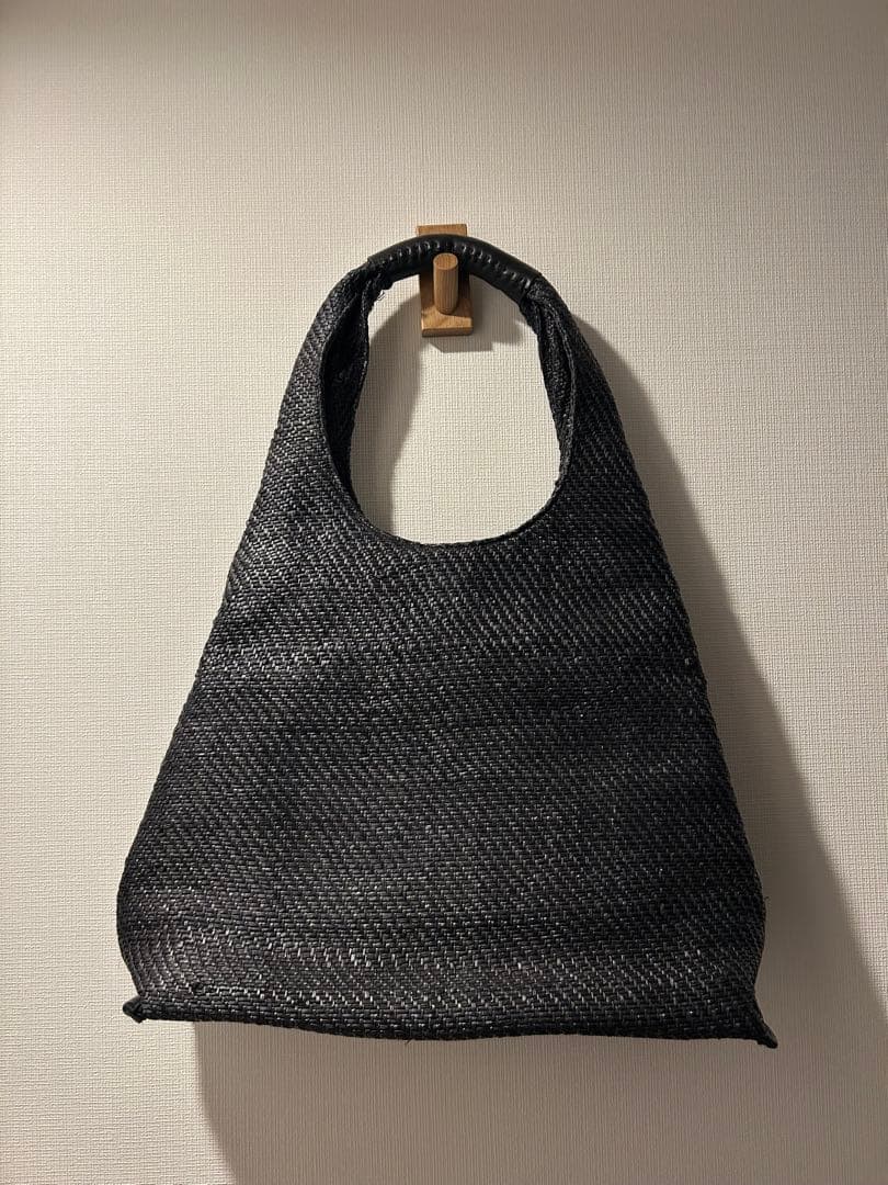 Hoaw. ラフィアショルダーバッグ ブラック