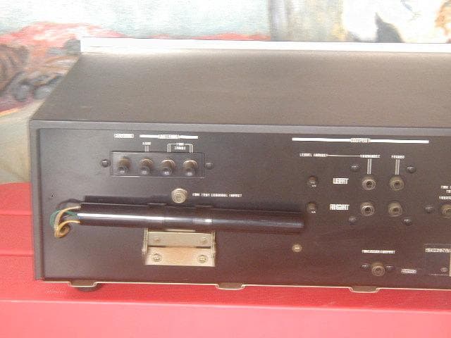 ★ＳＯＮＹ製ＳＴ－5150D、ＦＭステレオ、ＡＭチューナーです。枠に劣化あり。