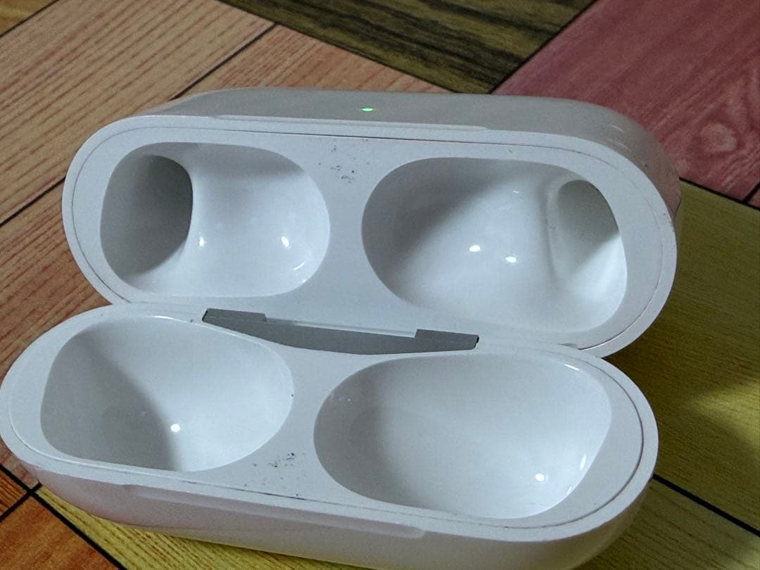 AirPods Pro 第2世代 純正イヤーチップ新品付 動作良好 キズあり