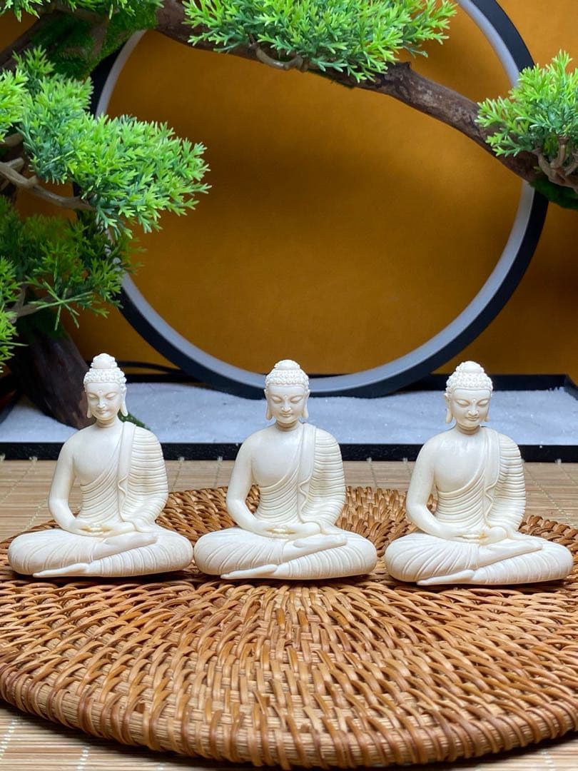 天然マンモス牙美しい手作り彫刻　釈迦牟尼　小さいな置物