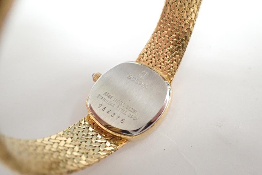 BULOVA ブローバ ゴールドカラー クオーツ 腕時計