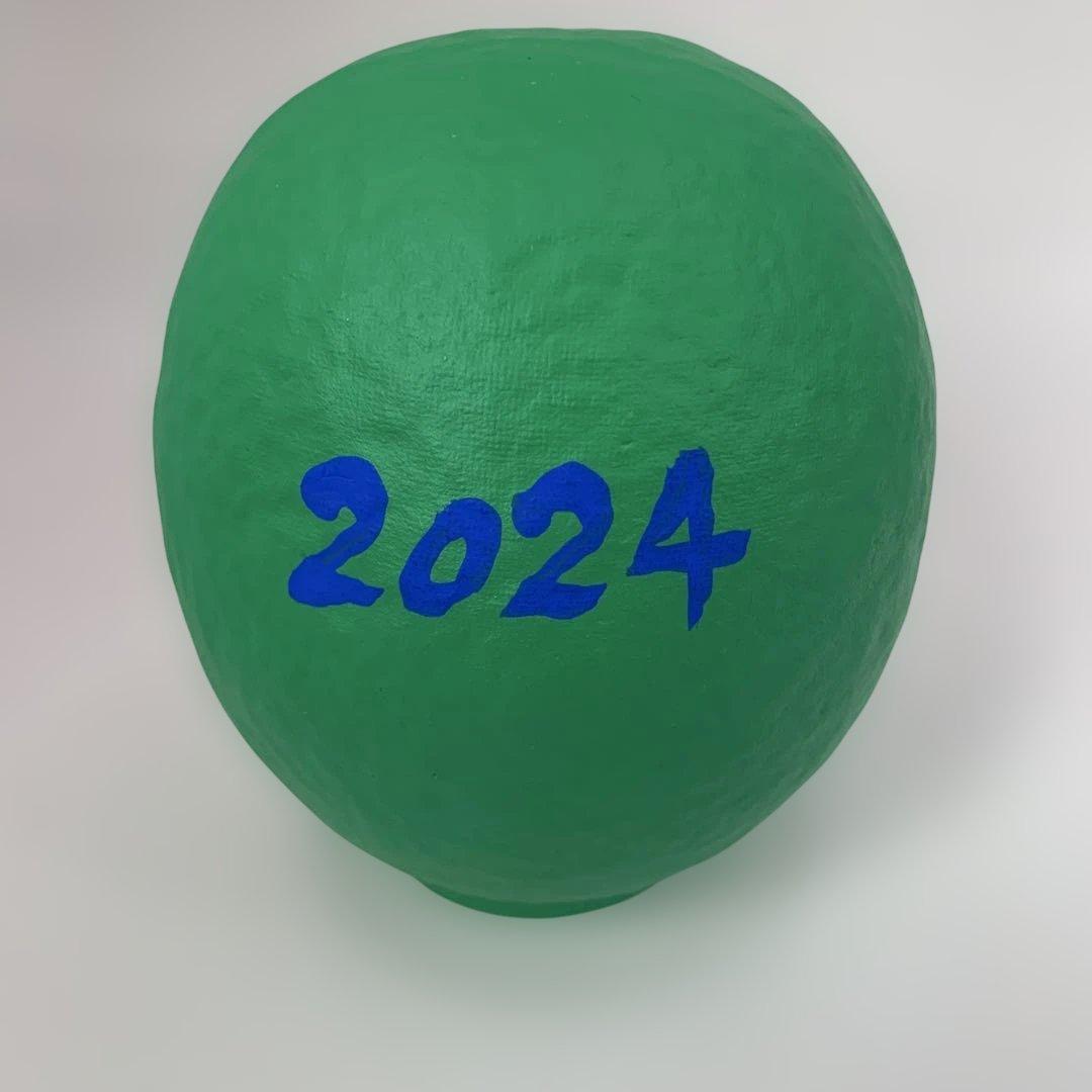 緑色の置物 2024年 鶴デザイン