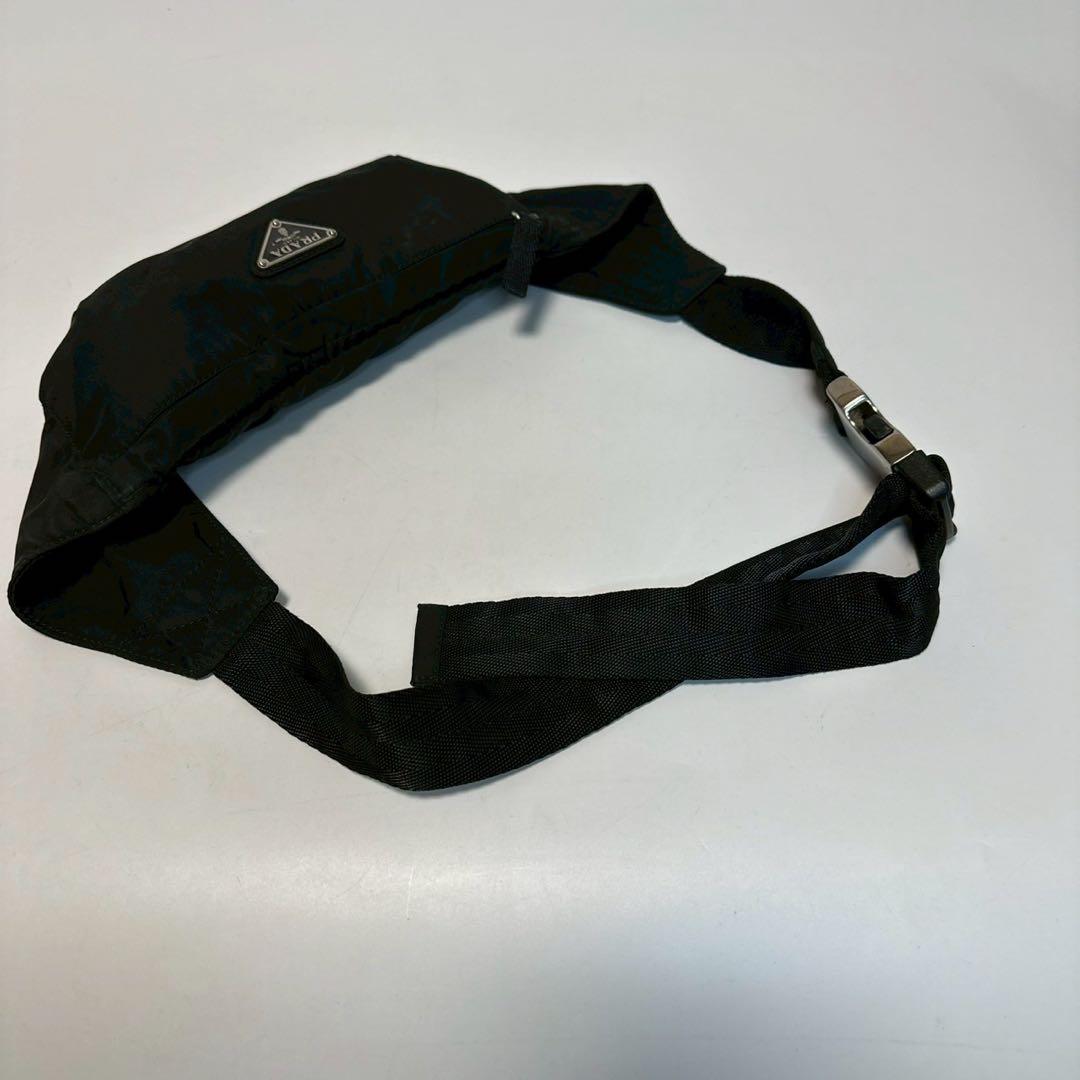 m46【美品】プラダ　三角ロゴ　ナイロン　ブラック　ウエストポーチボディバッグ.