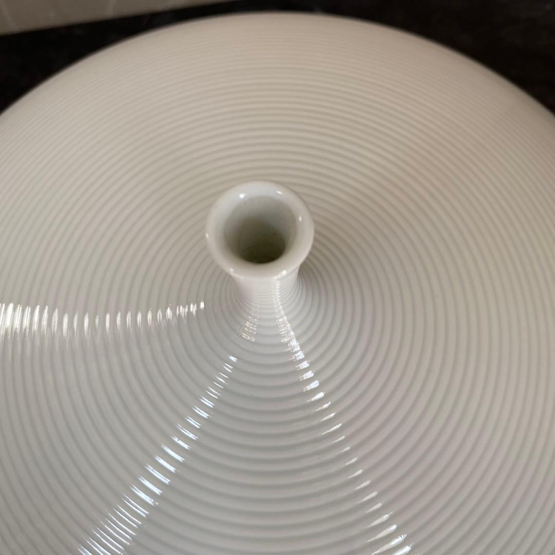 【中尾恭純】　中仙窯　白磁千段　有田焼　白磁線段壺　大　直径30センチ以上