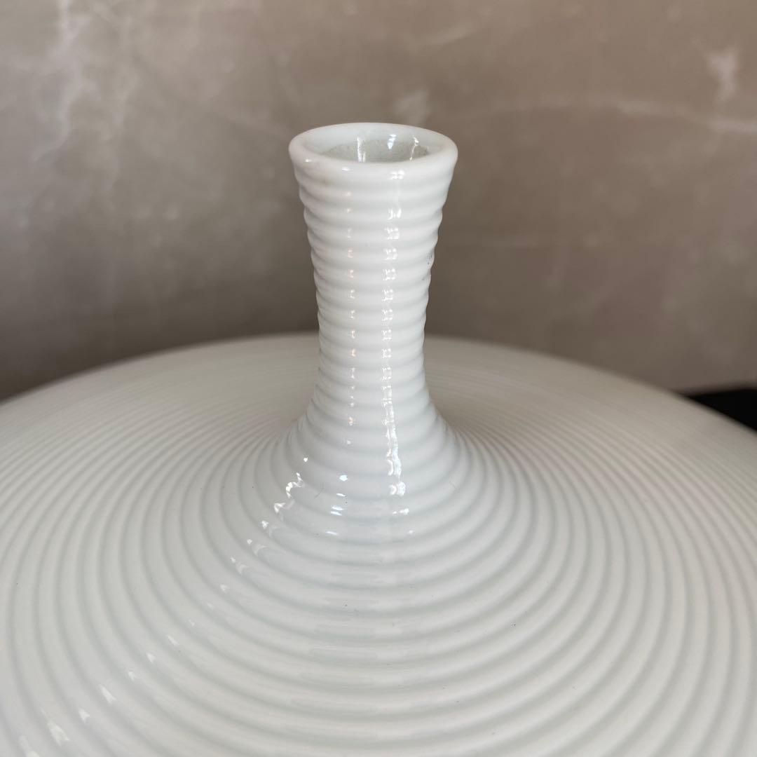 【中尾恭純】　中仙窯　白磁千段　有田焼　白磁線段壺　大　直径30センチ以上