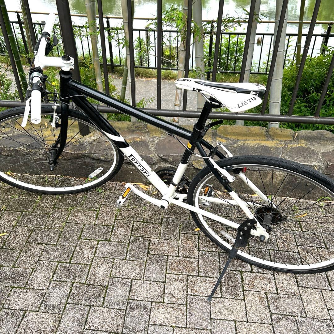 クロスバイク　ホワイト／ブラック　フェラーリ