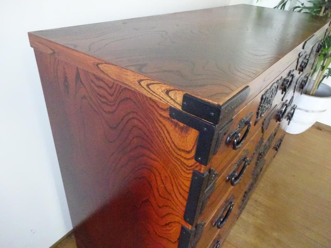 岩屋堂箪笥　菊幸　整理箪笥　チェスト　欅材　拭漆塗り　南部鉄器金具　伝統工芸品