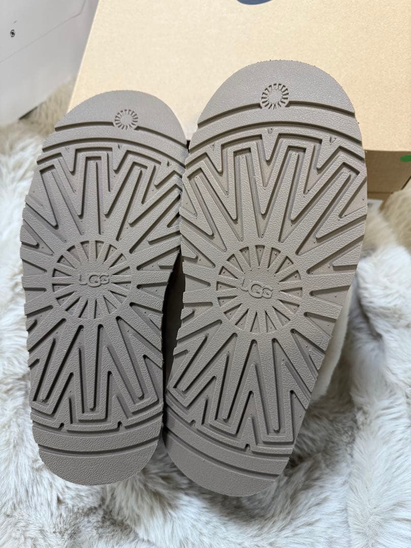 UGG FUNKETTE アグ ファンケット 厚底 ファー サンダル ムートン