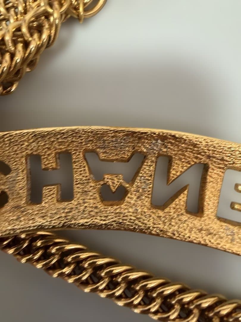 CHANELシャネルヴィンテージ CHANEL型抜きプレート チェーンベルト