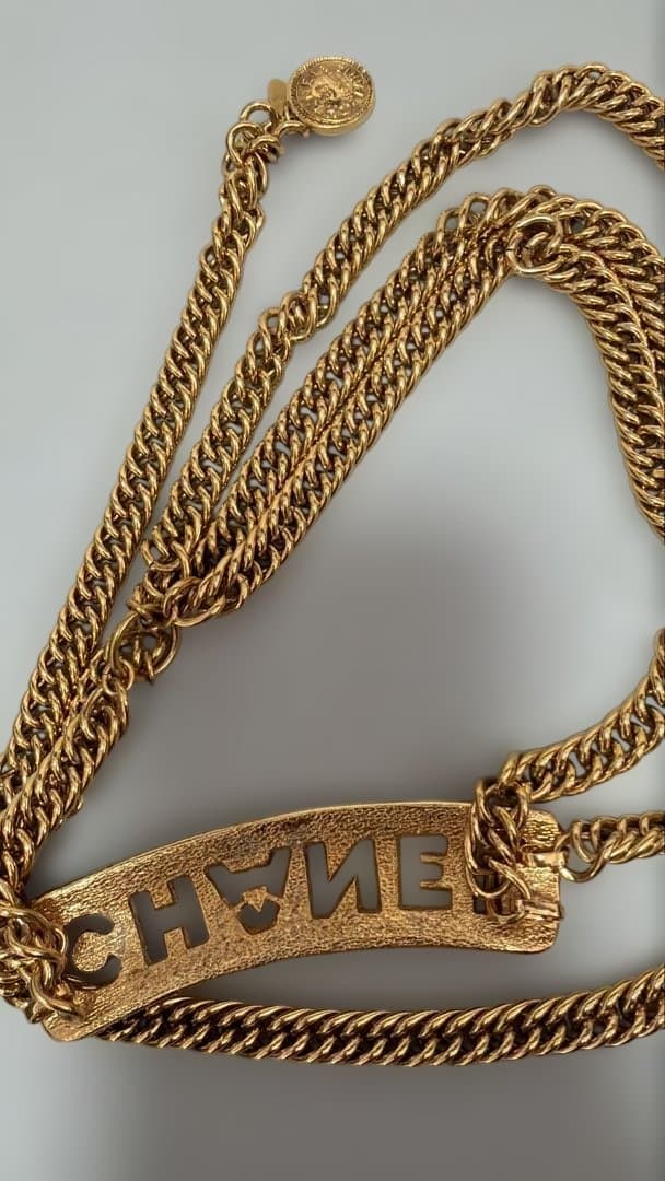 CHANELシャネルヴィンテージ CHANEL型抜きプレート チェーンベルト