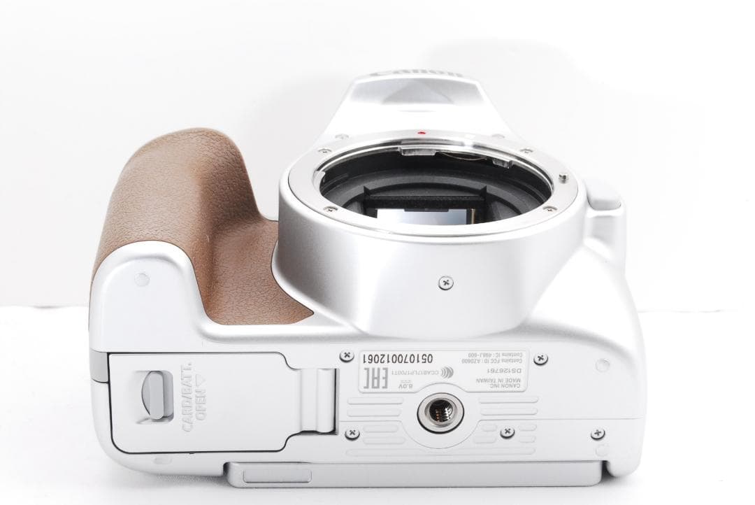 シャッター数新品級✨ Canon EOS kiss x10 希少シルバーカラー