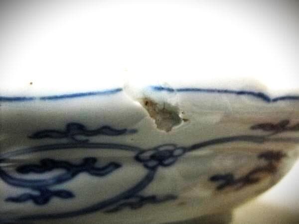 古伊万里(江戸期) 青華染付 花弁型賢人 唐草平皿【太明成化年製】