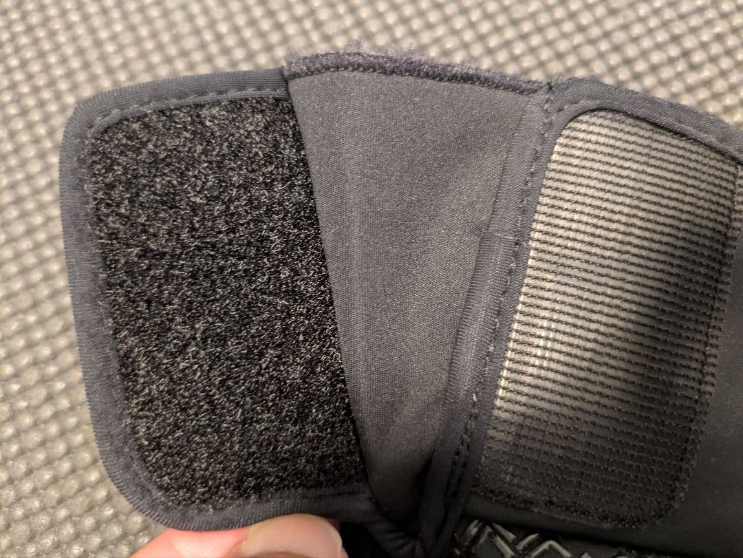 カステリ冬用グローブMサイズ 黒