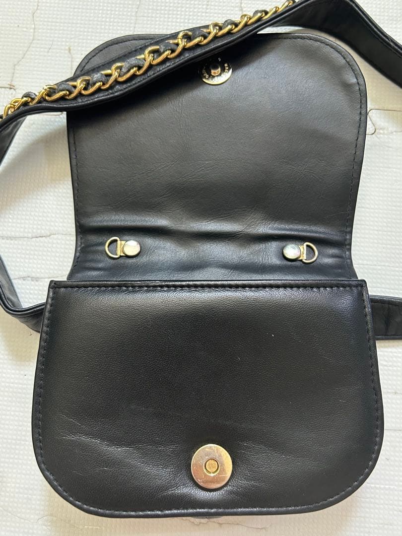 な*さ様 CHANEL ブラックレザー ショルダーバッグ