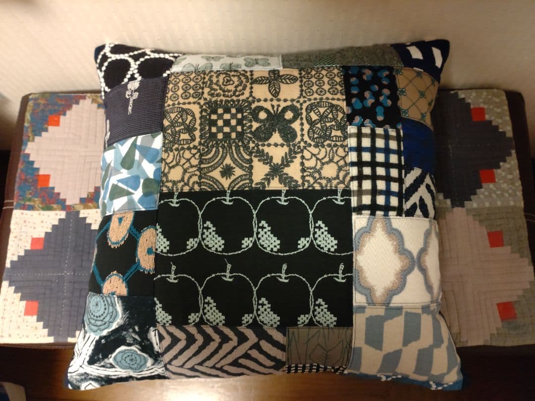 ミナペルホネンハンドメイド☆端切れ合わせのクッションカバー・ヌードクッション付き