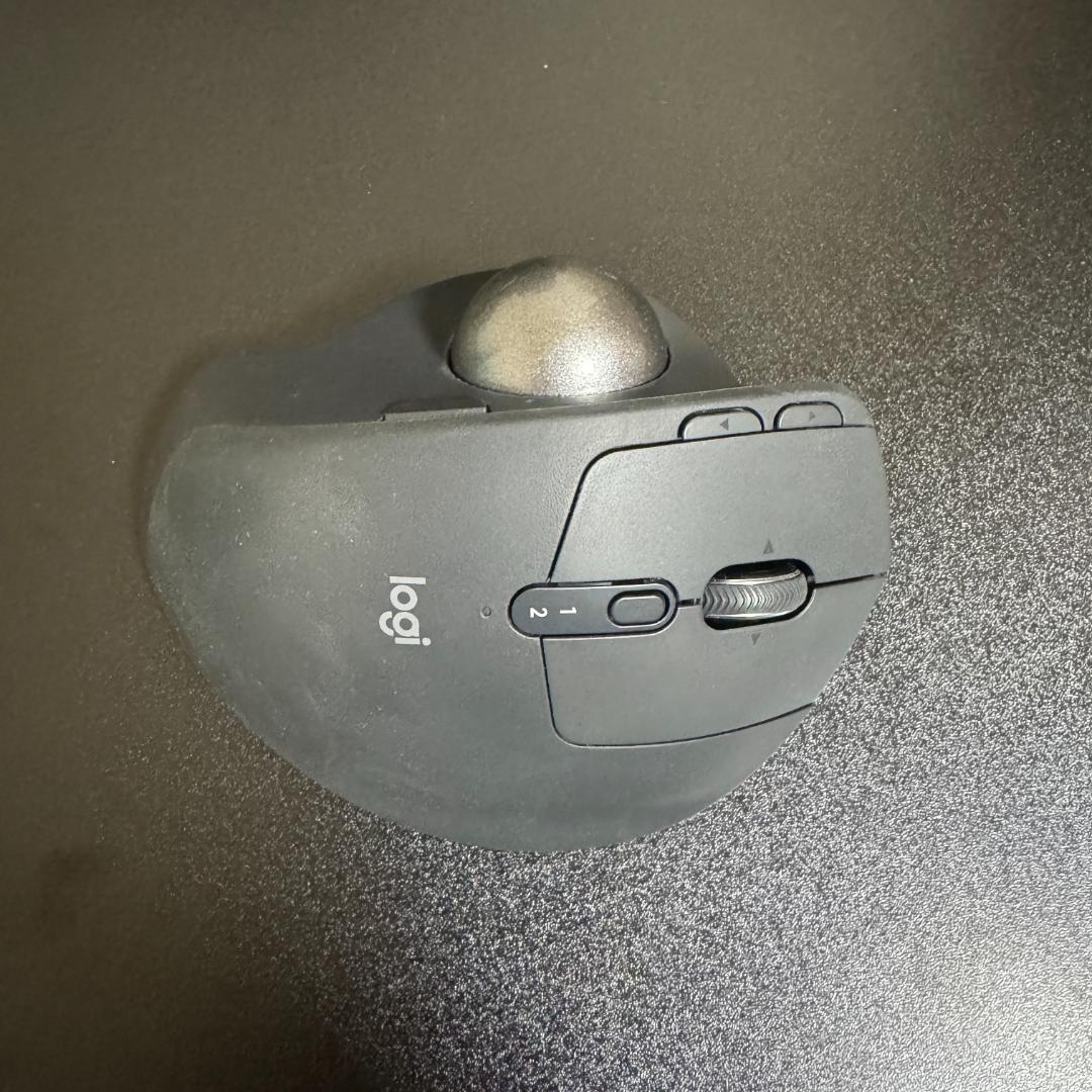 Logitech ワイヤレストラックボールマウス（ケース付き）