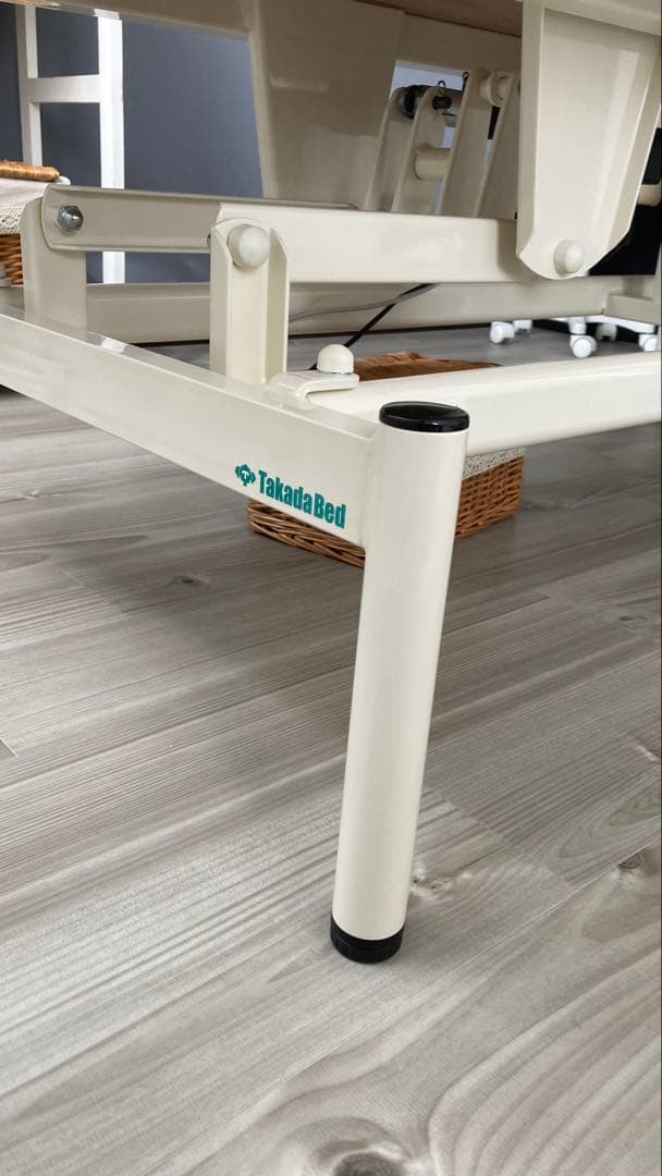 【最終値下げ】美品　高田ベッド　電動昇降式ベッド　施術ベッド　幅70cm