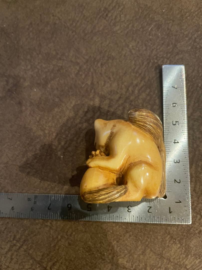 根付 狐 （骨 牙等天然素材） 『光山』銘